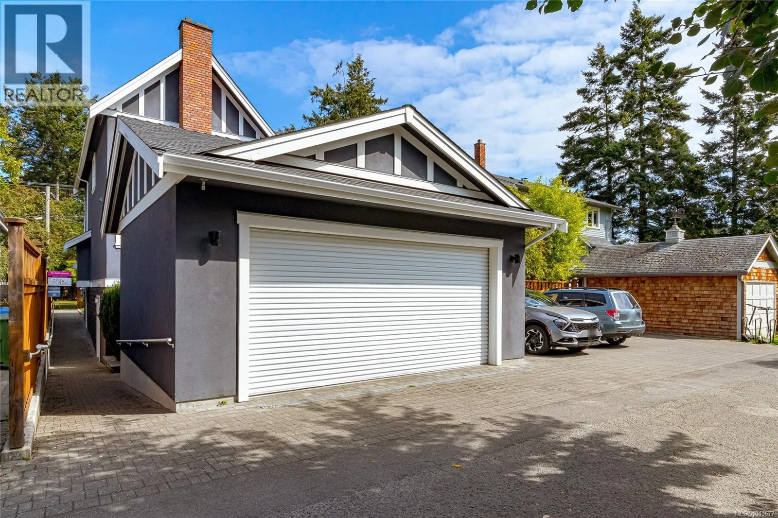 1110 Newport Ave