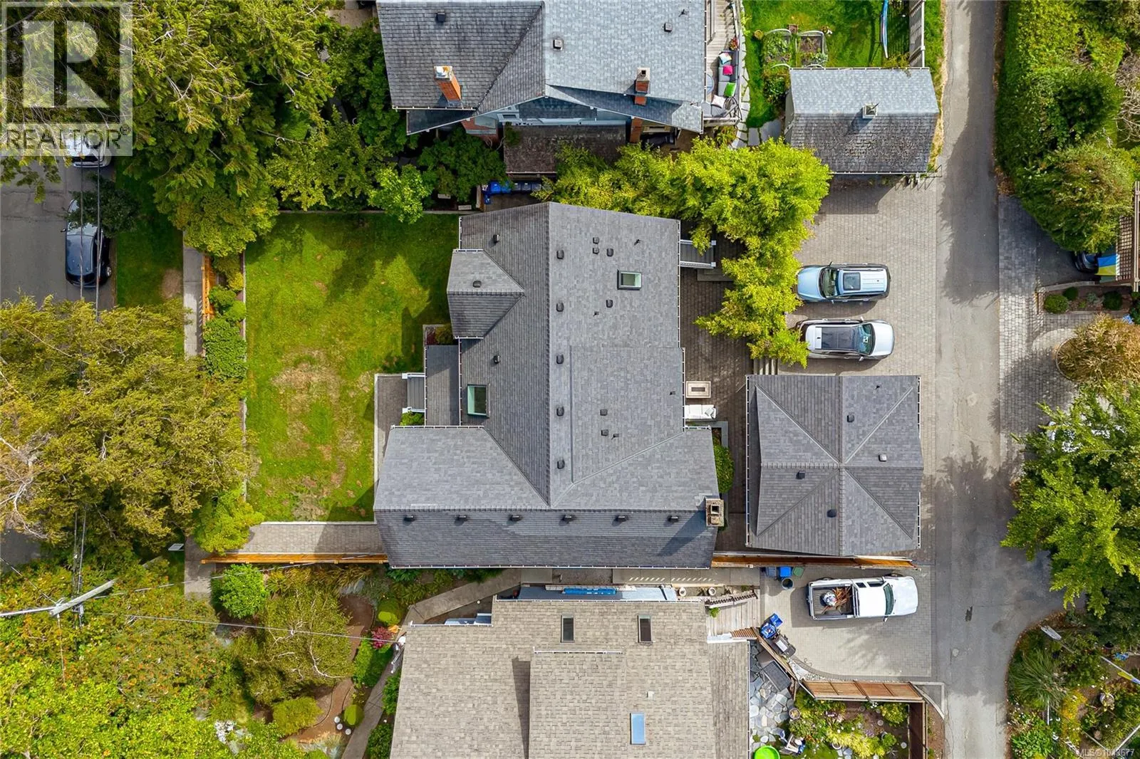 1110 Newport Ave