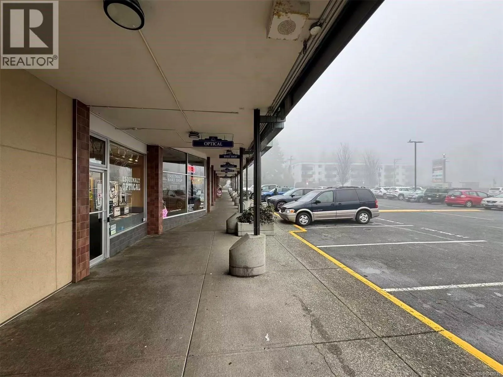 20 1153 Esquimalt Rd