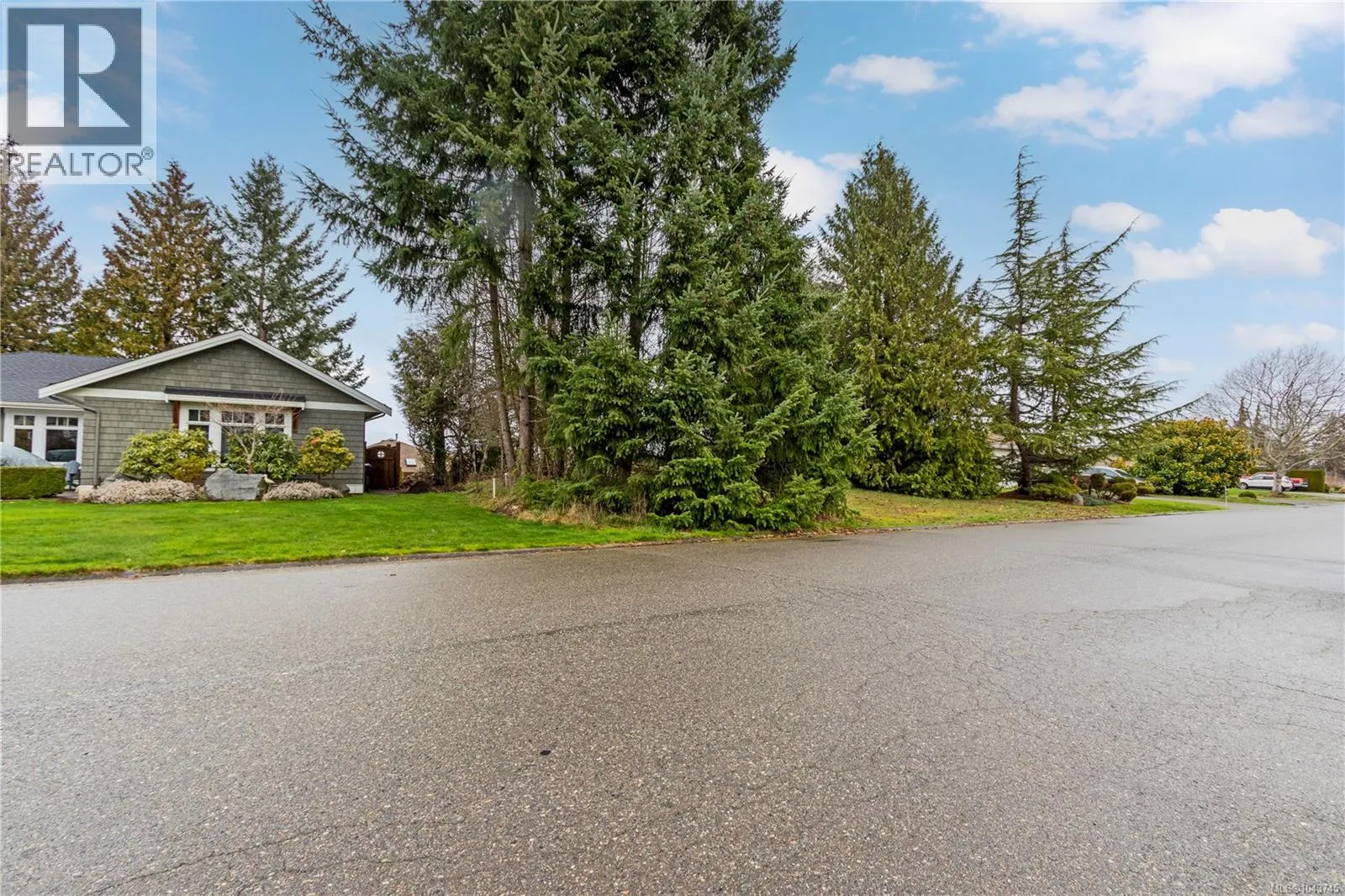 881 Fairways Dr