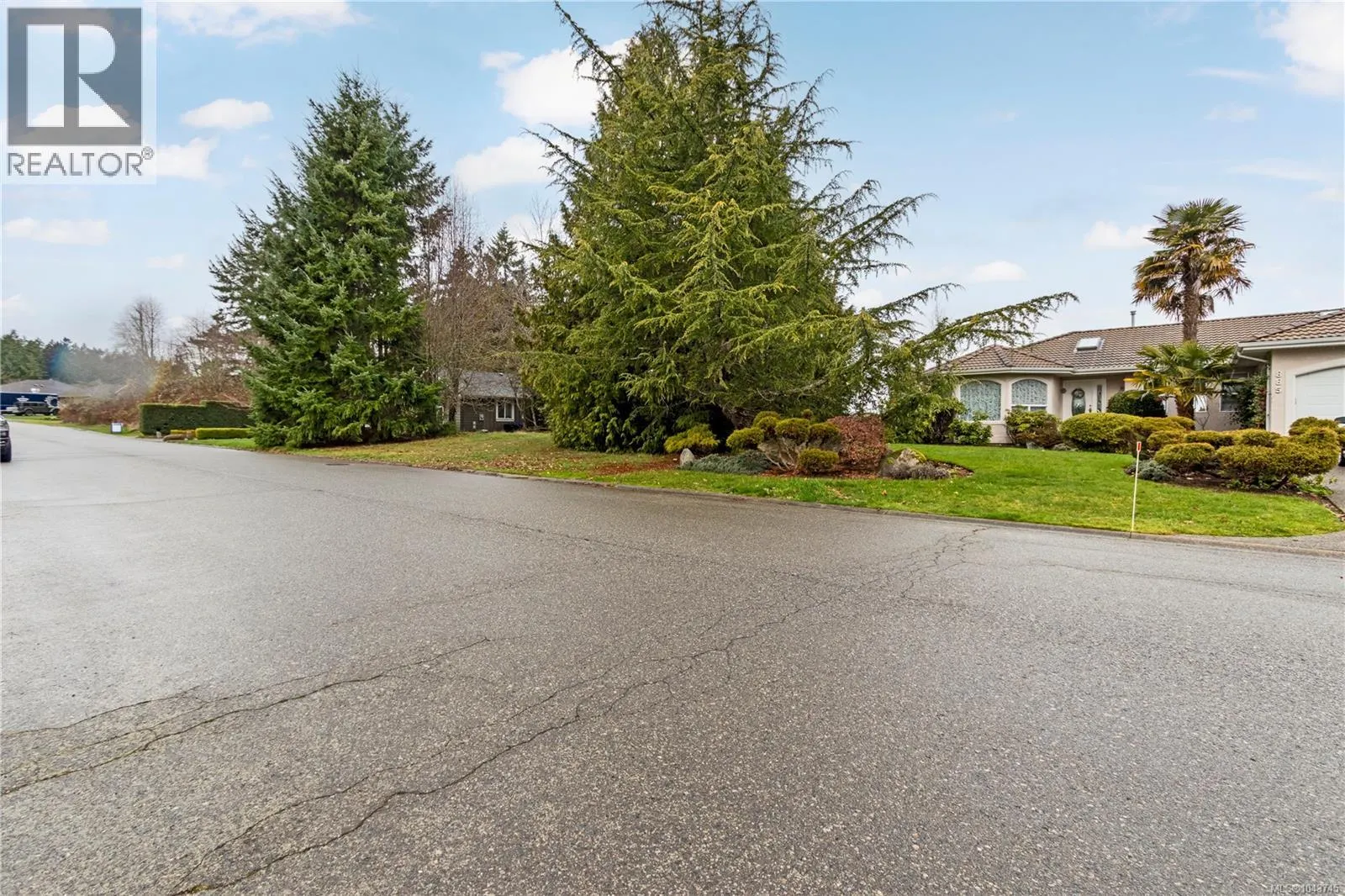 881 Fairways Dr