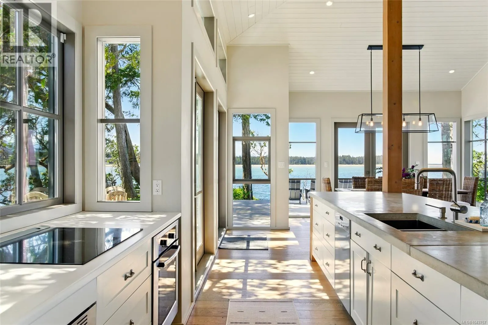 1341 Madrona Dr