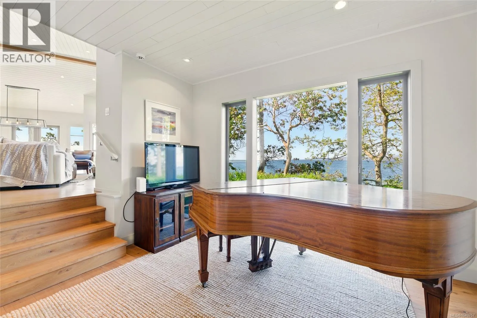 1341 Madrona Dr