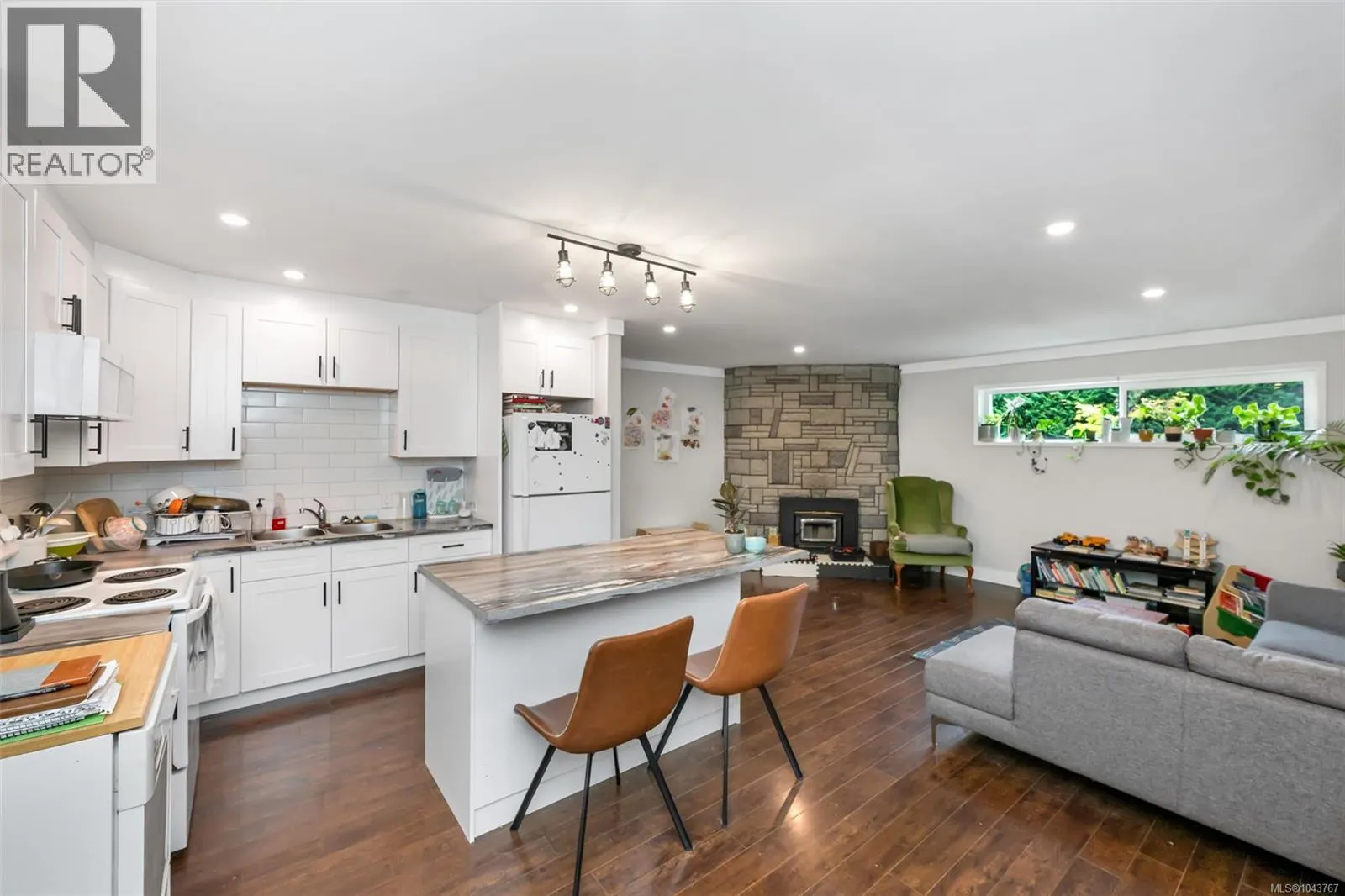 1080 Maple Bay Rd