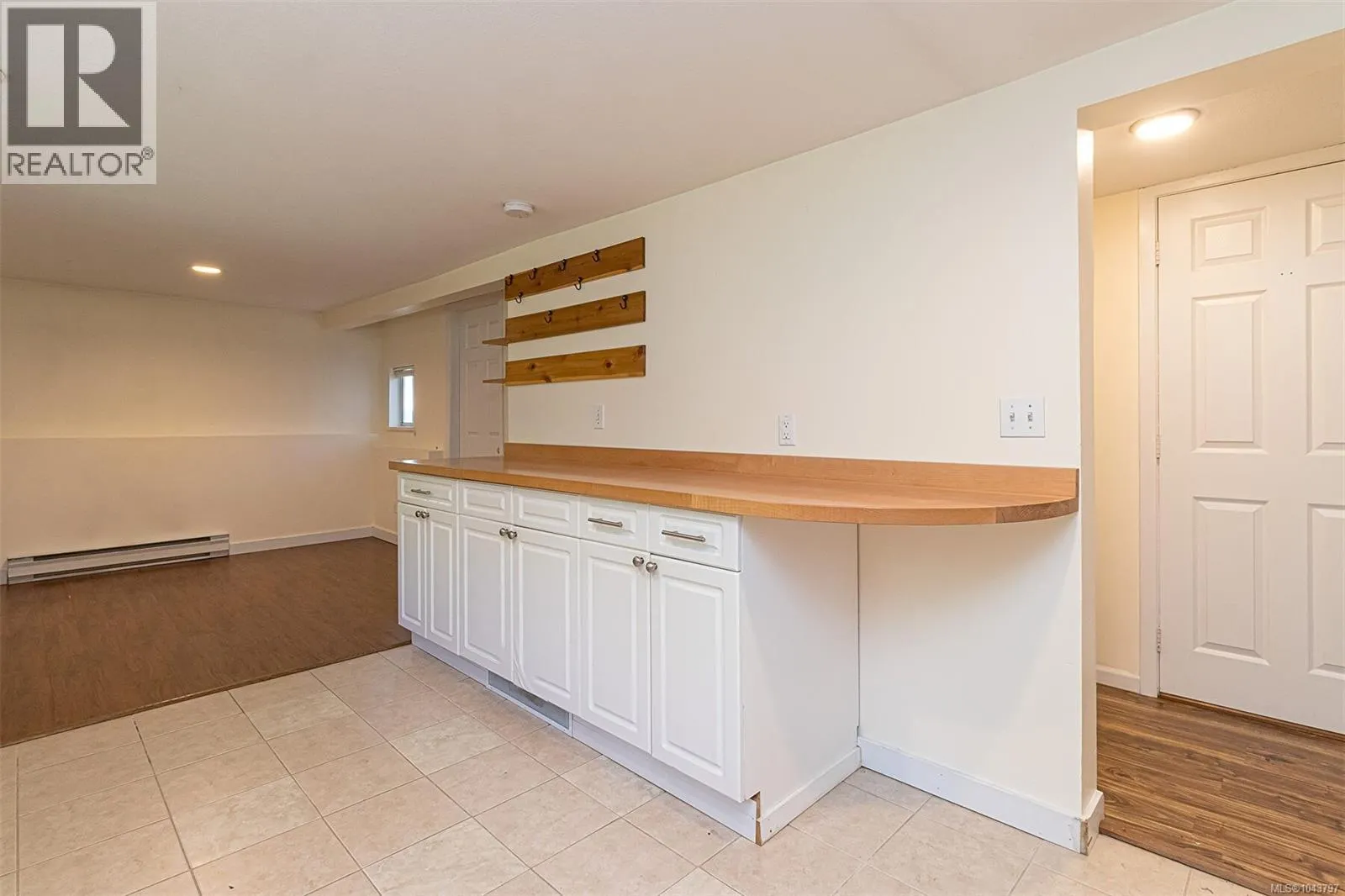 881 Leslie Dr