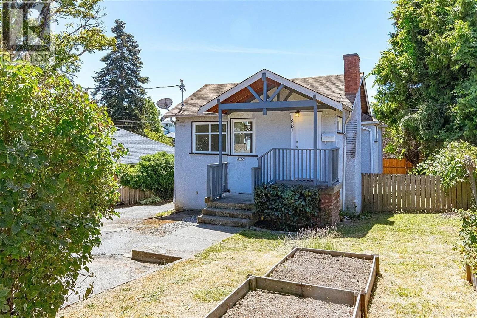 881 Leslie Dr