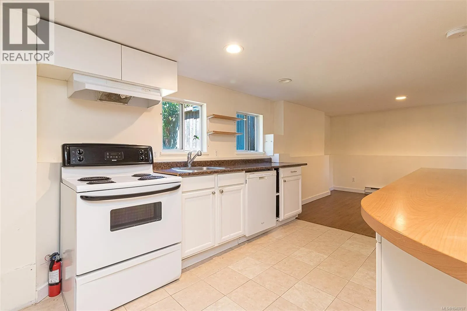 881 Leslie Dr