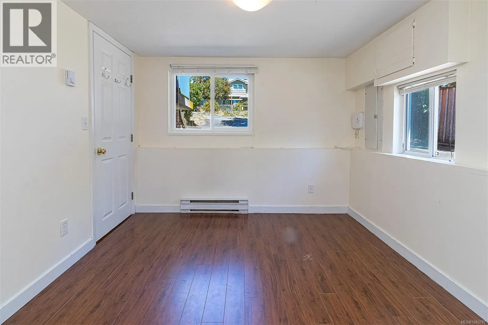 881 Leslie Dr