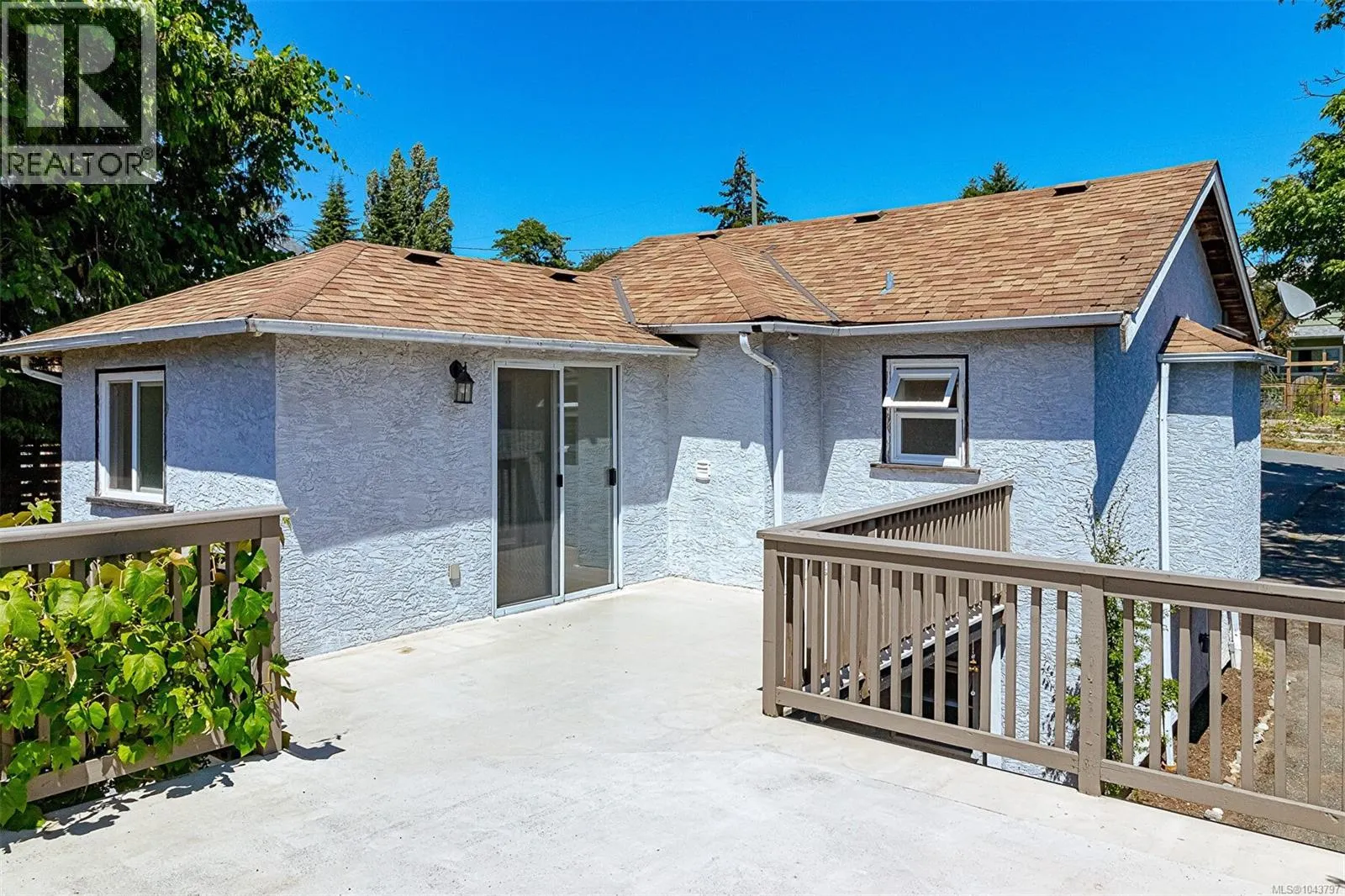 881 Leslie Dr