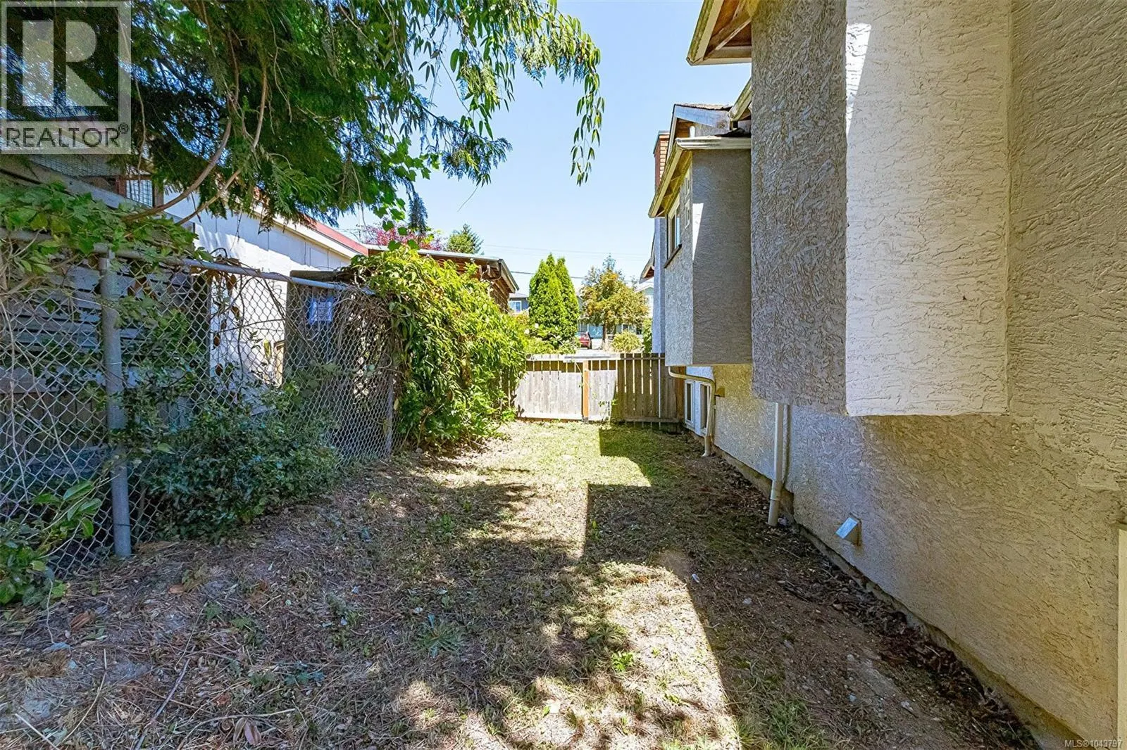 881 Leslie Dr