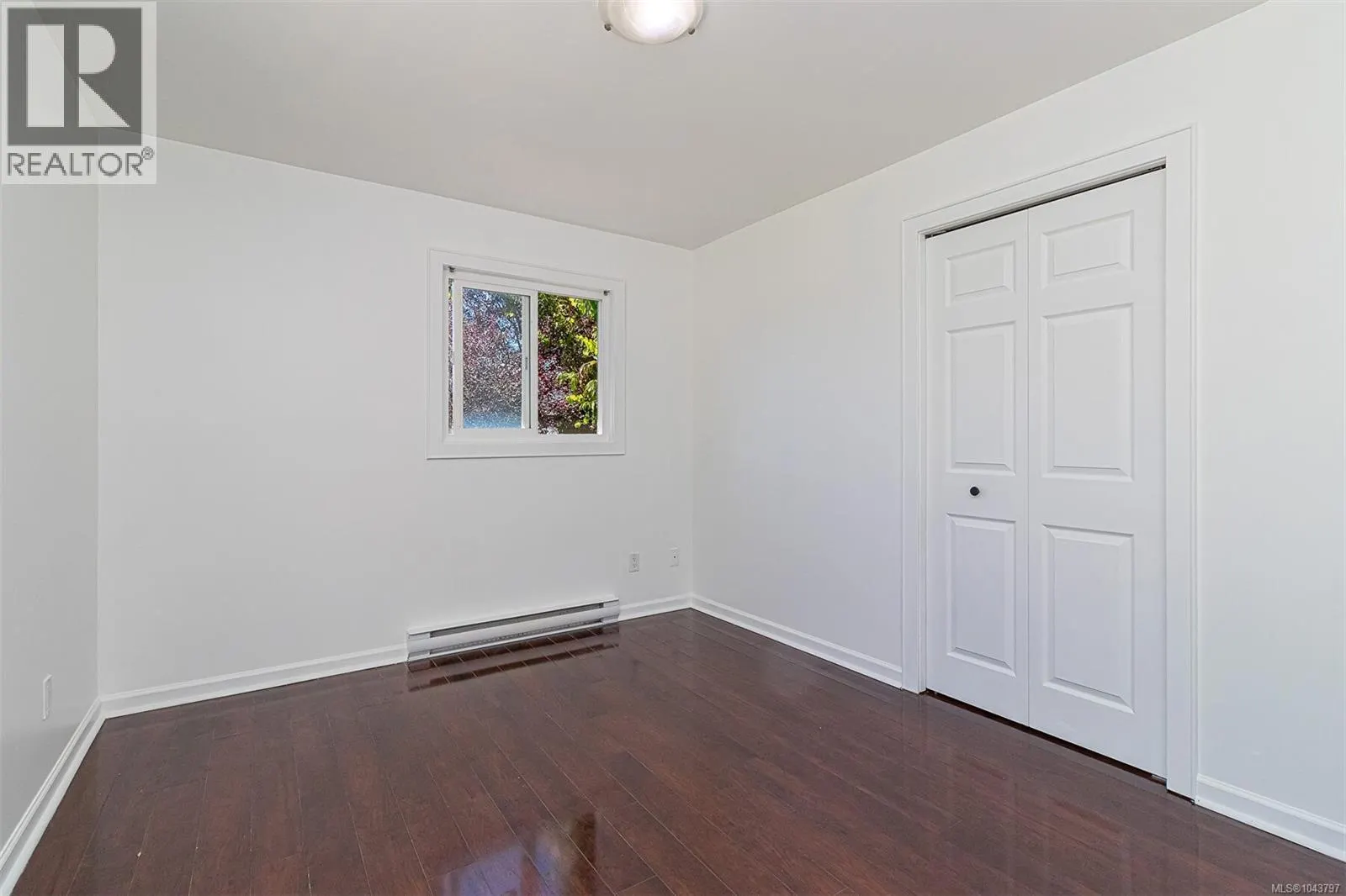 881 Leslie Dr