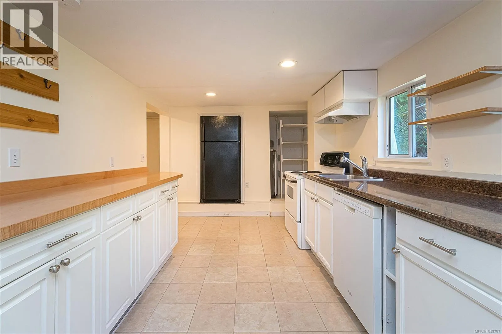 881 Leslie Dr