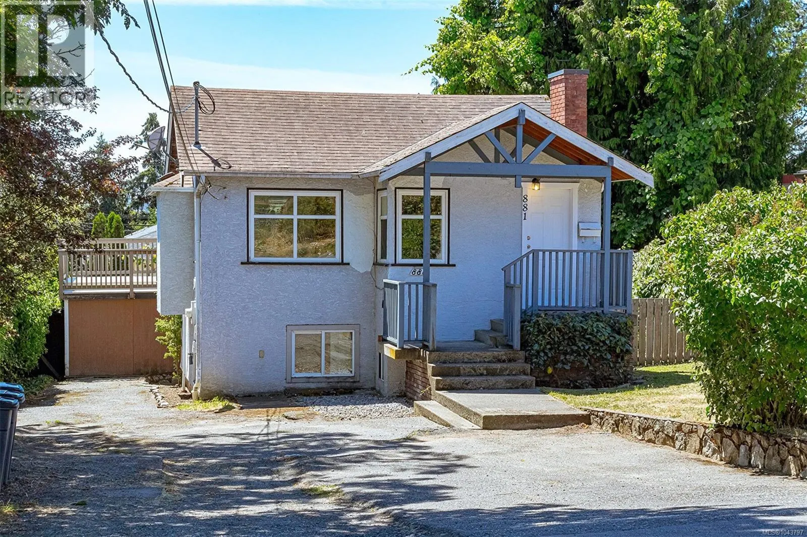 881 Leslie Dr