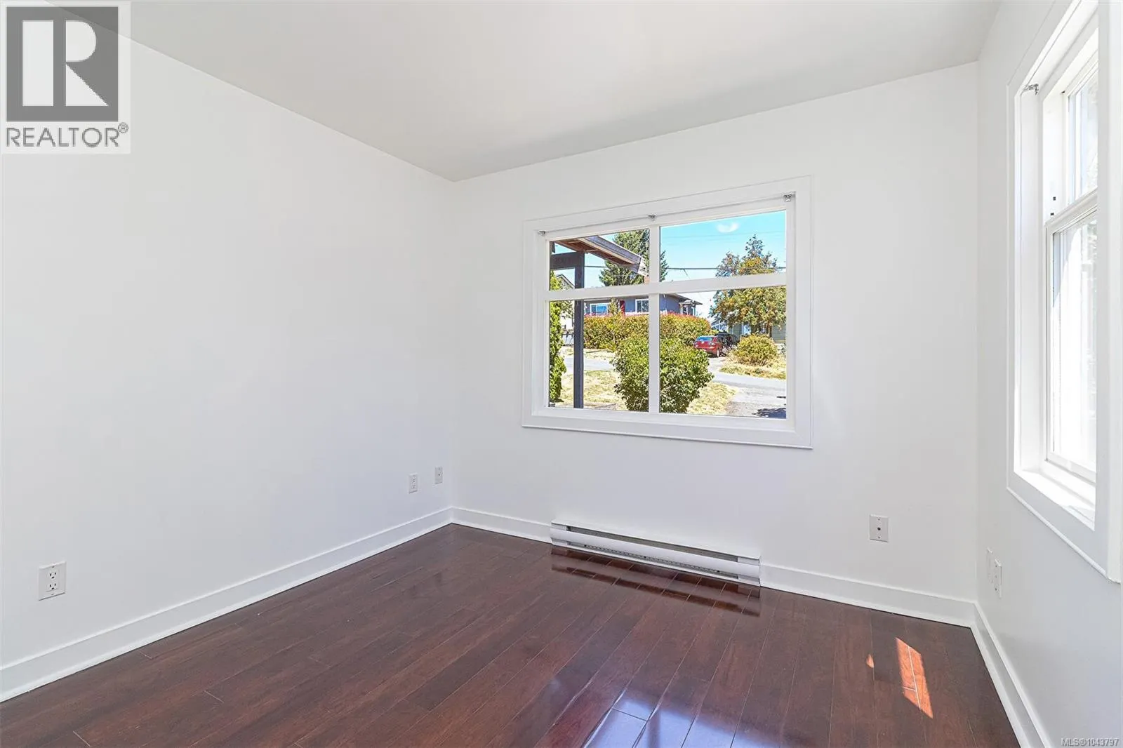 881 Leslie Dr