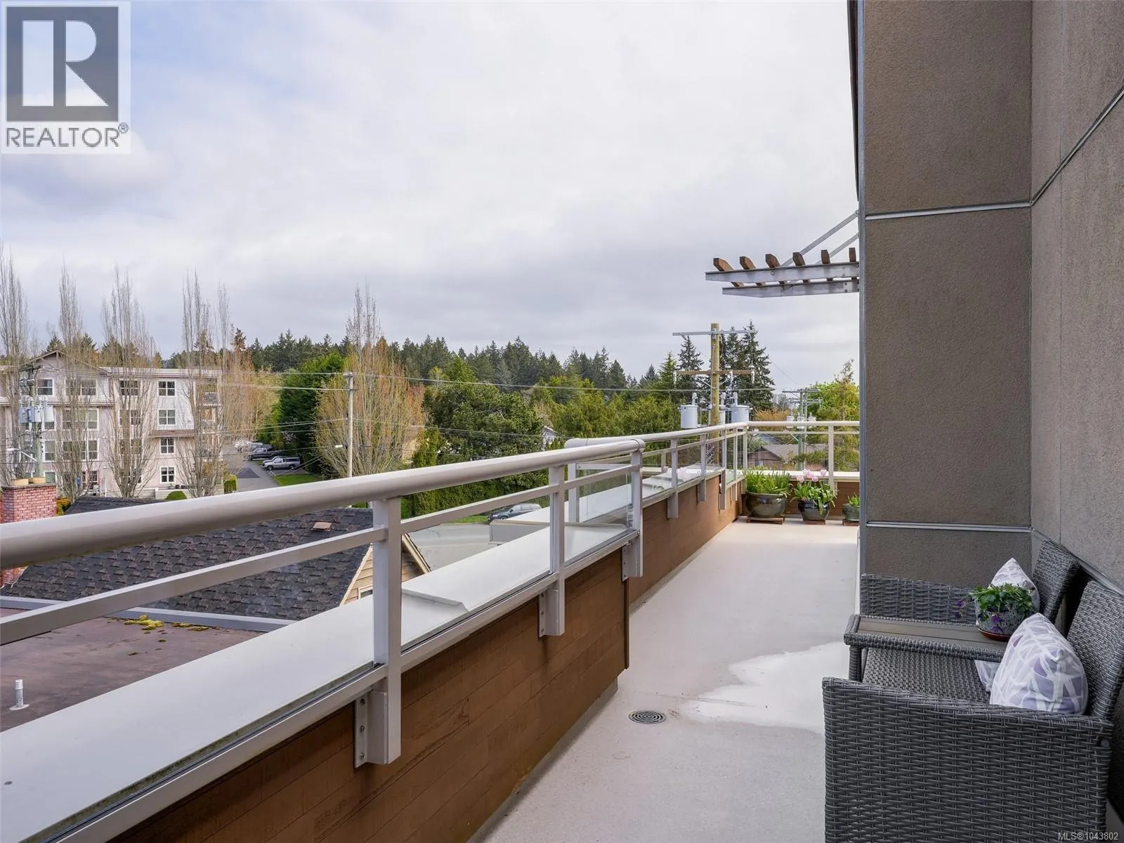 401 7161 West Saanich Rd