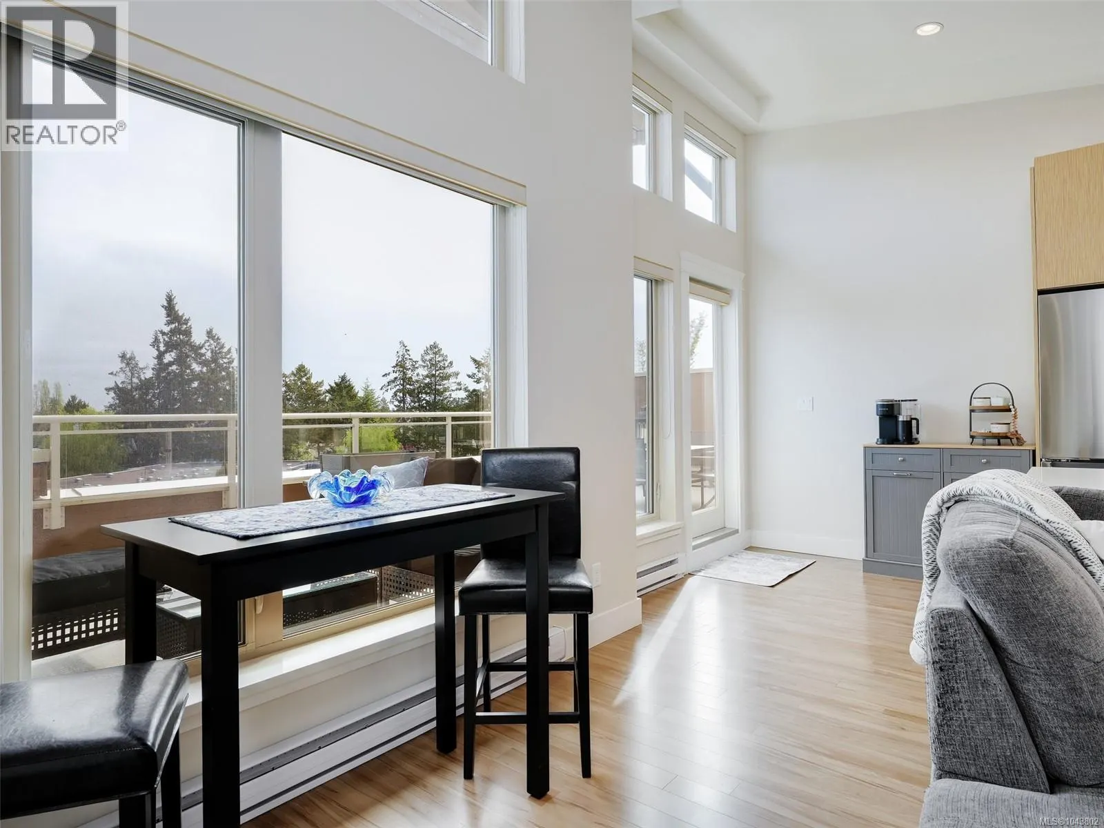 401 7161 West Saanich Rd