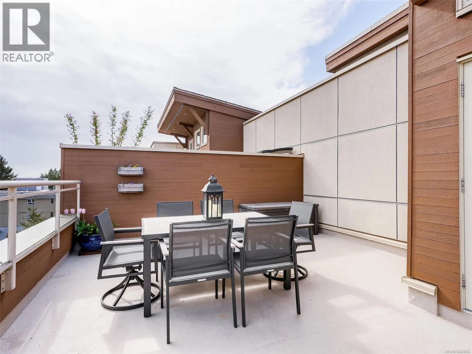 401 7161 West Saanich Rd