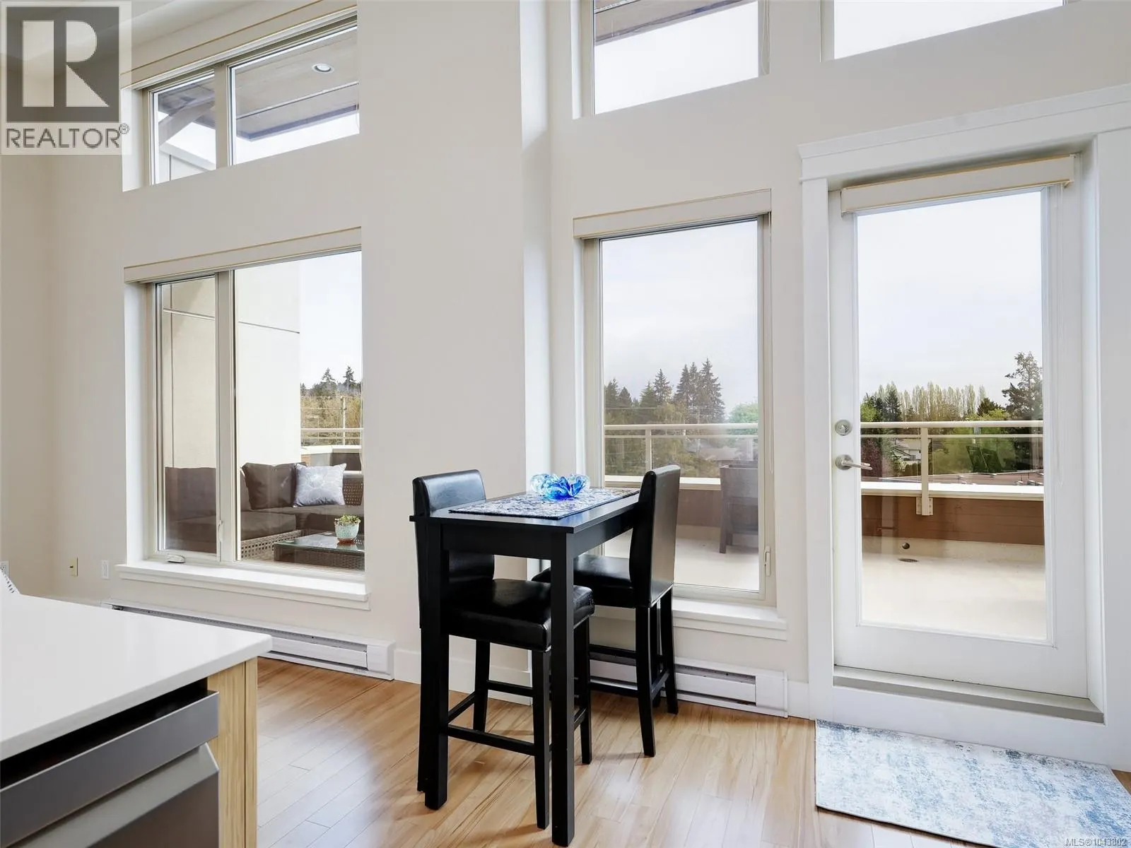 401 7161 West Saanich Rd