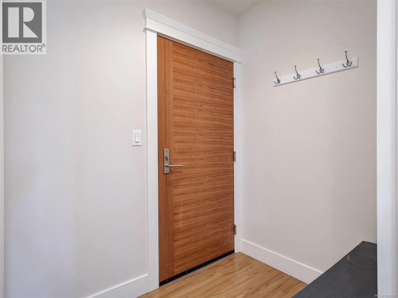 401 7161 West Saanich Rd