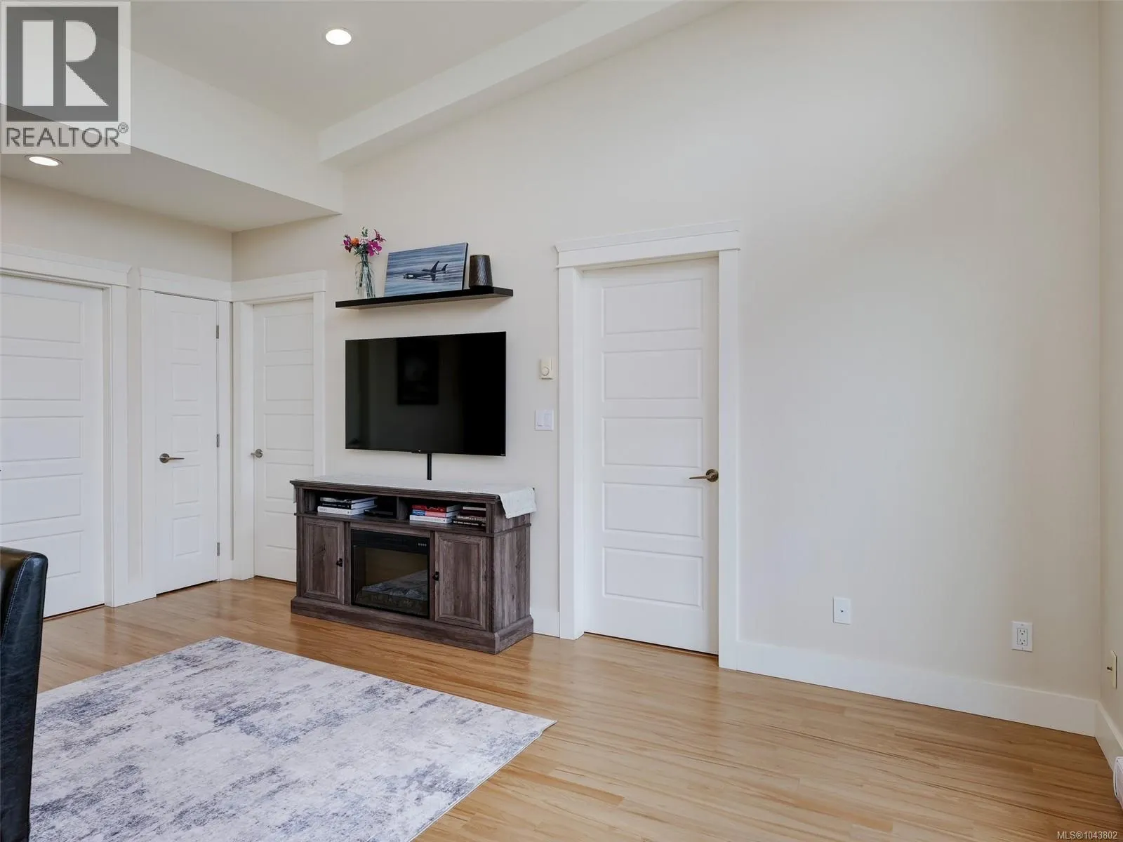401 7161 West Saanich Rd