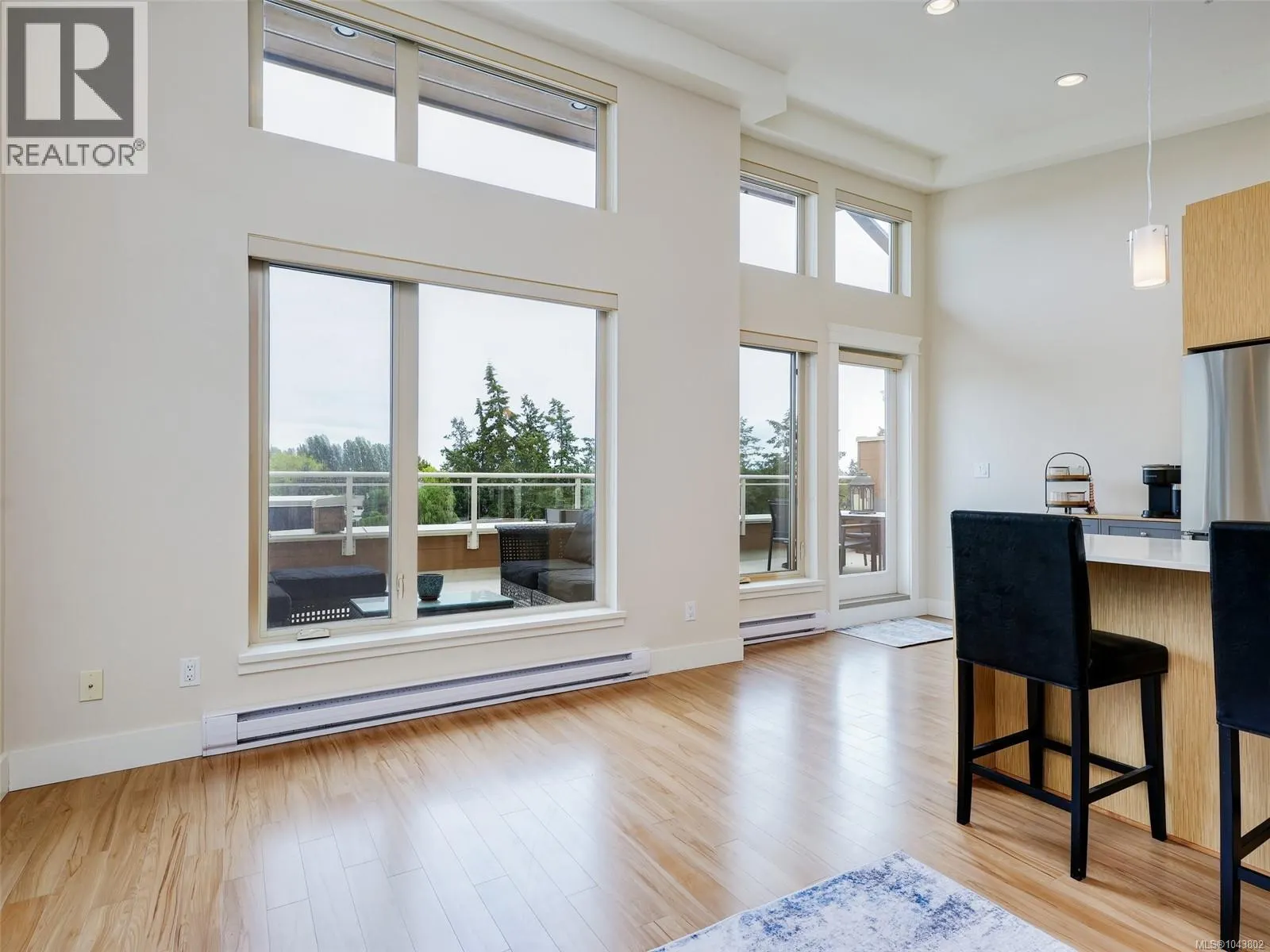 401 7161 West Saanich Rd