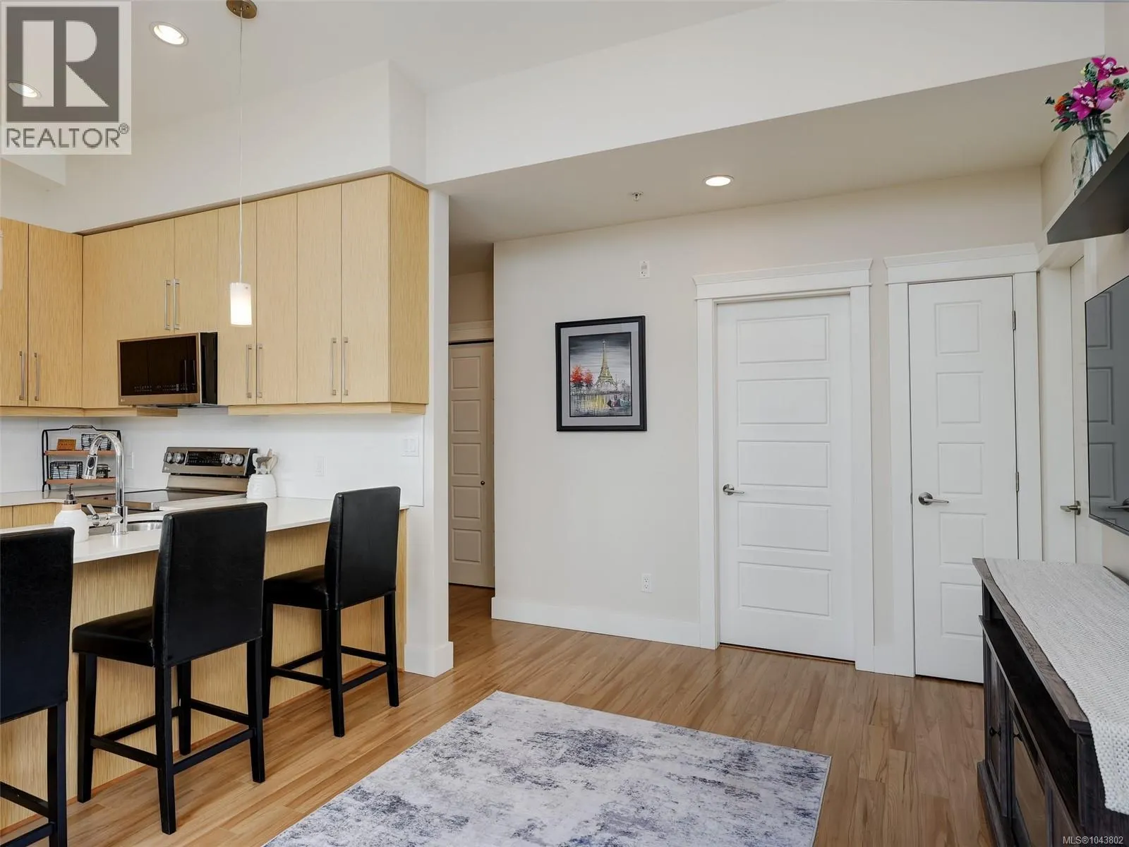 401 7161 West Saanich Rd