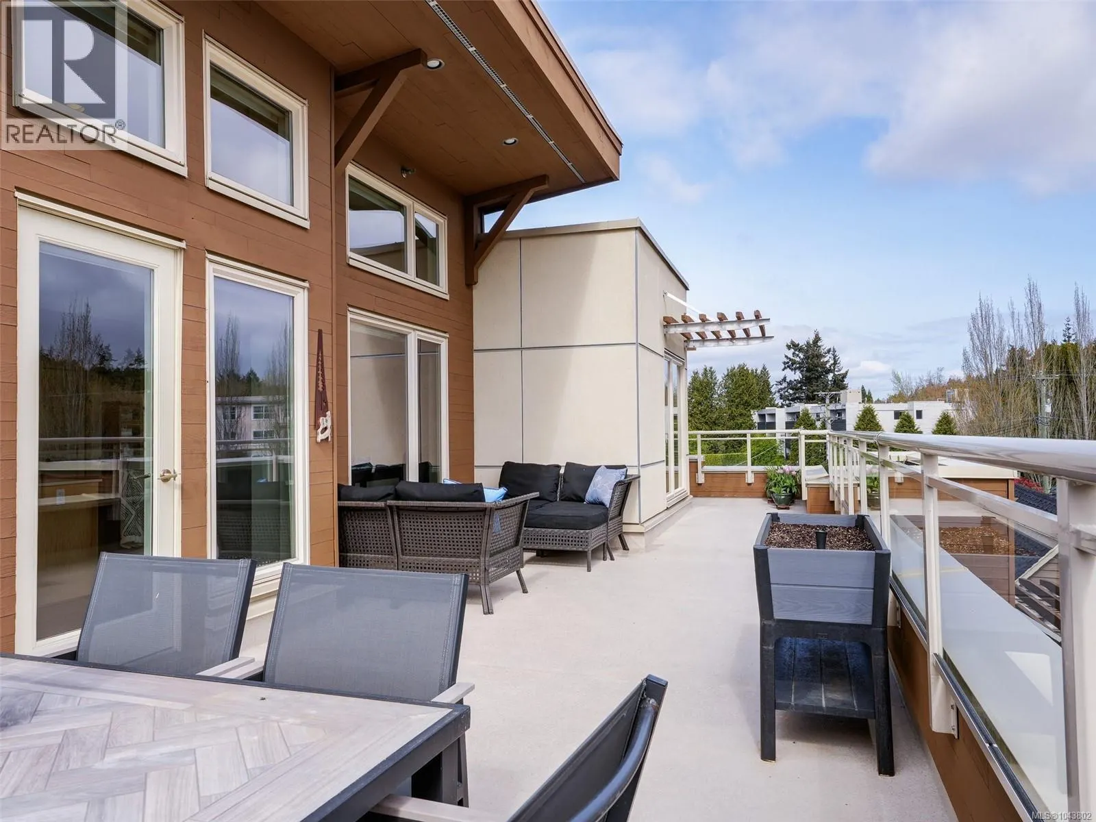 401 7161 West Saanich Rd