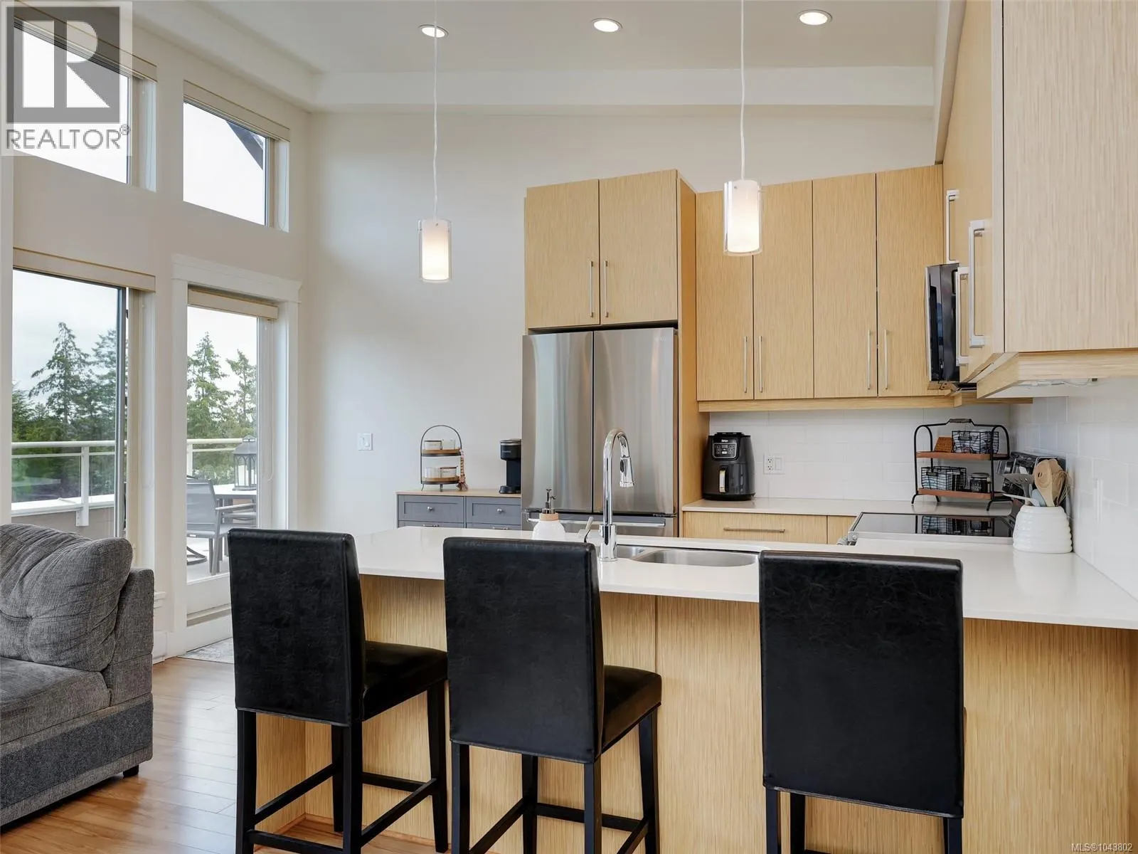 401 7161 West Saanich Rd