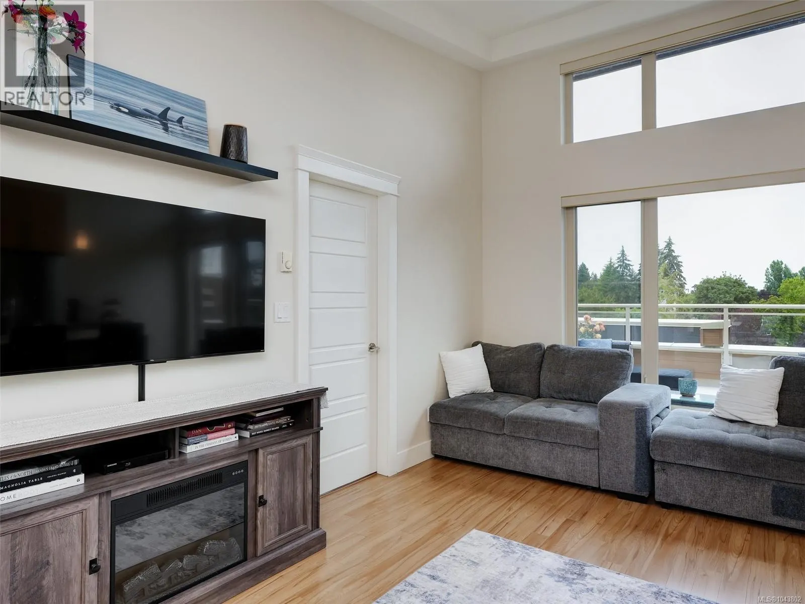 401 7161 West Saanich Rd