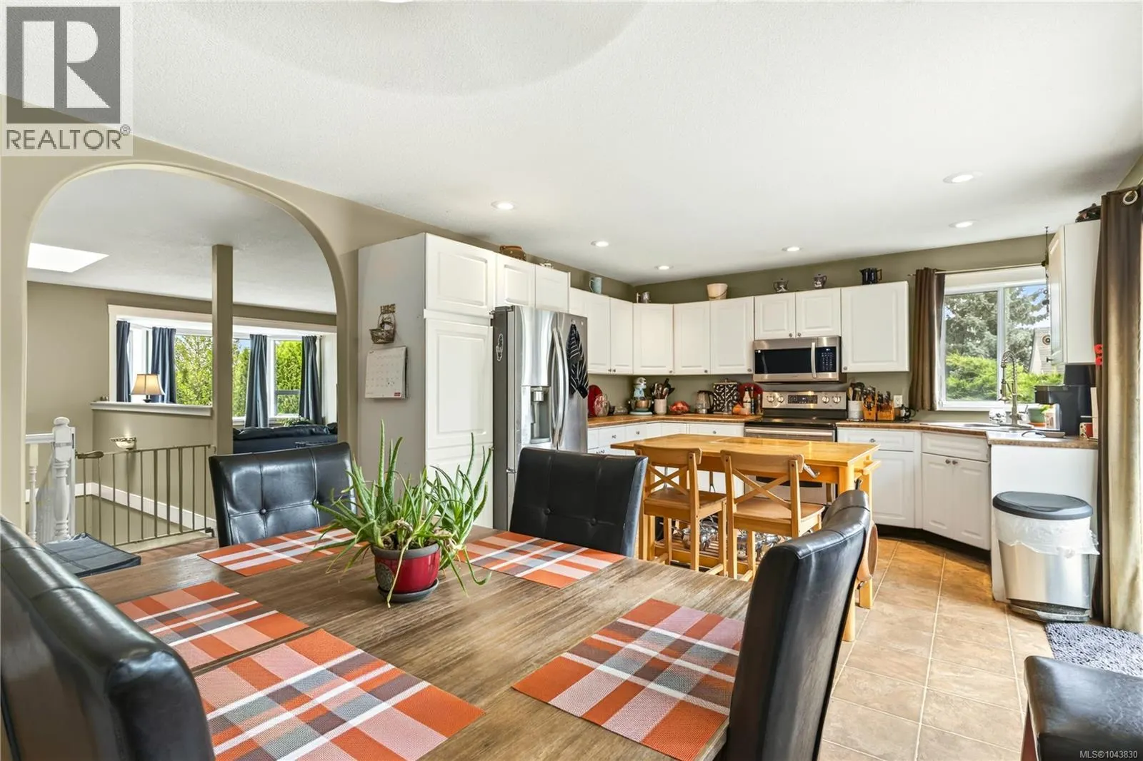 844 Therres Cres