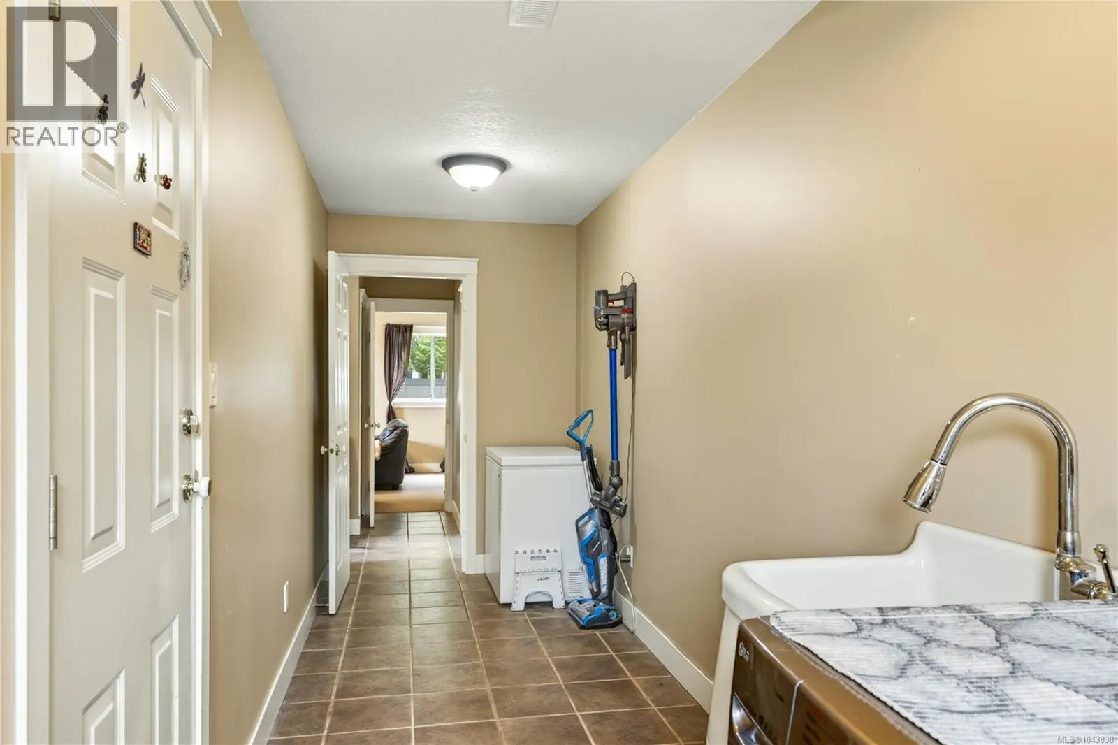 844 Therres Cres