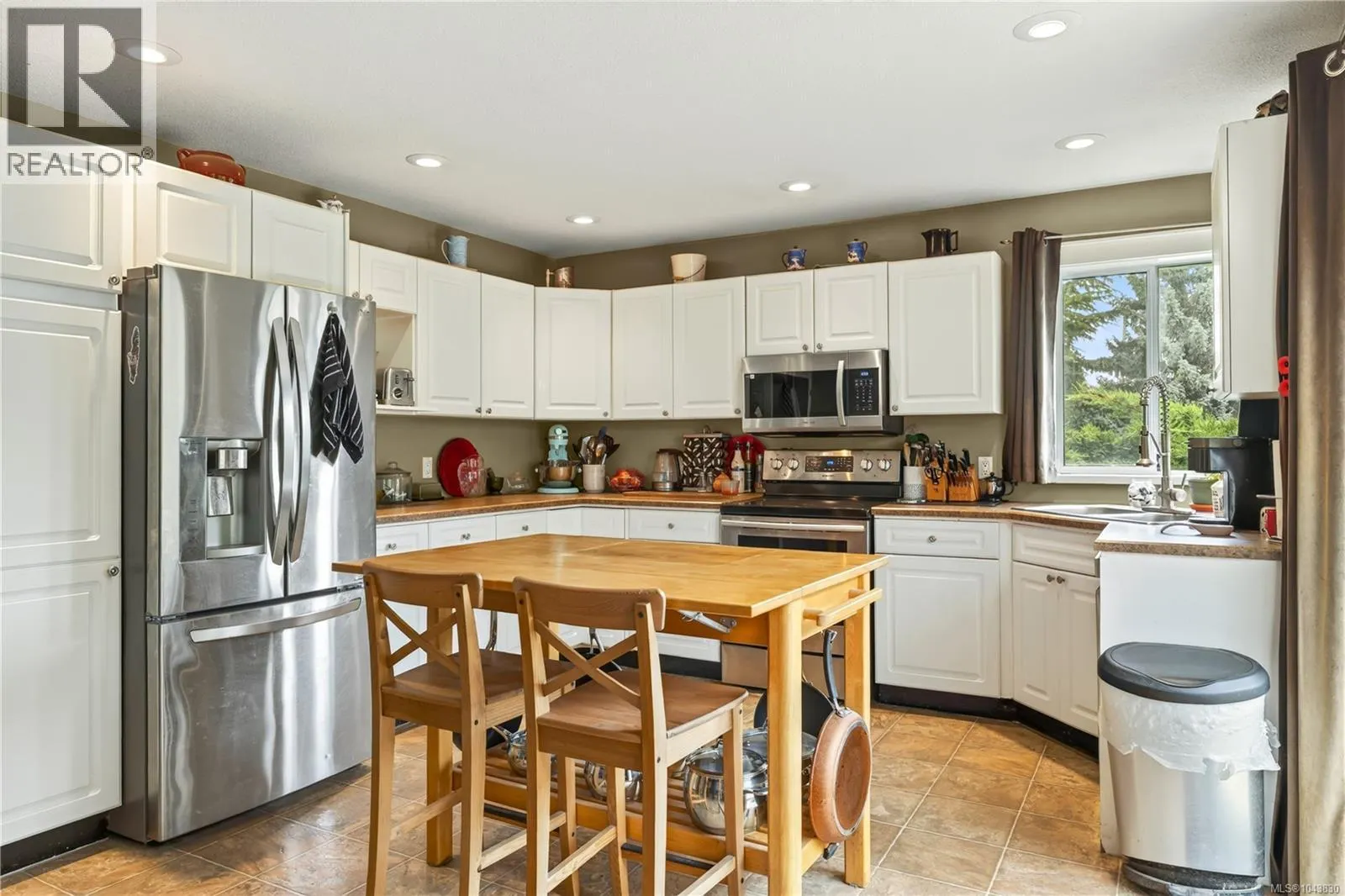 844 Therres Cres