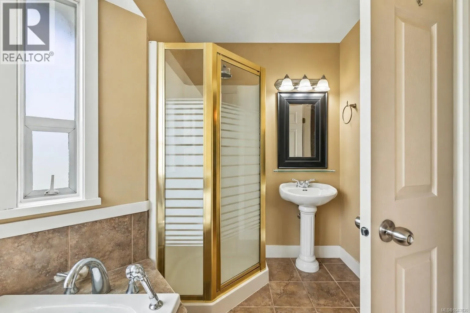844 Therres Cres