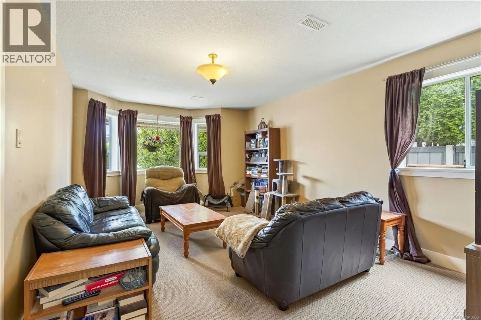844 Therres Cres