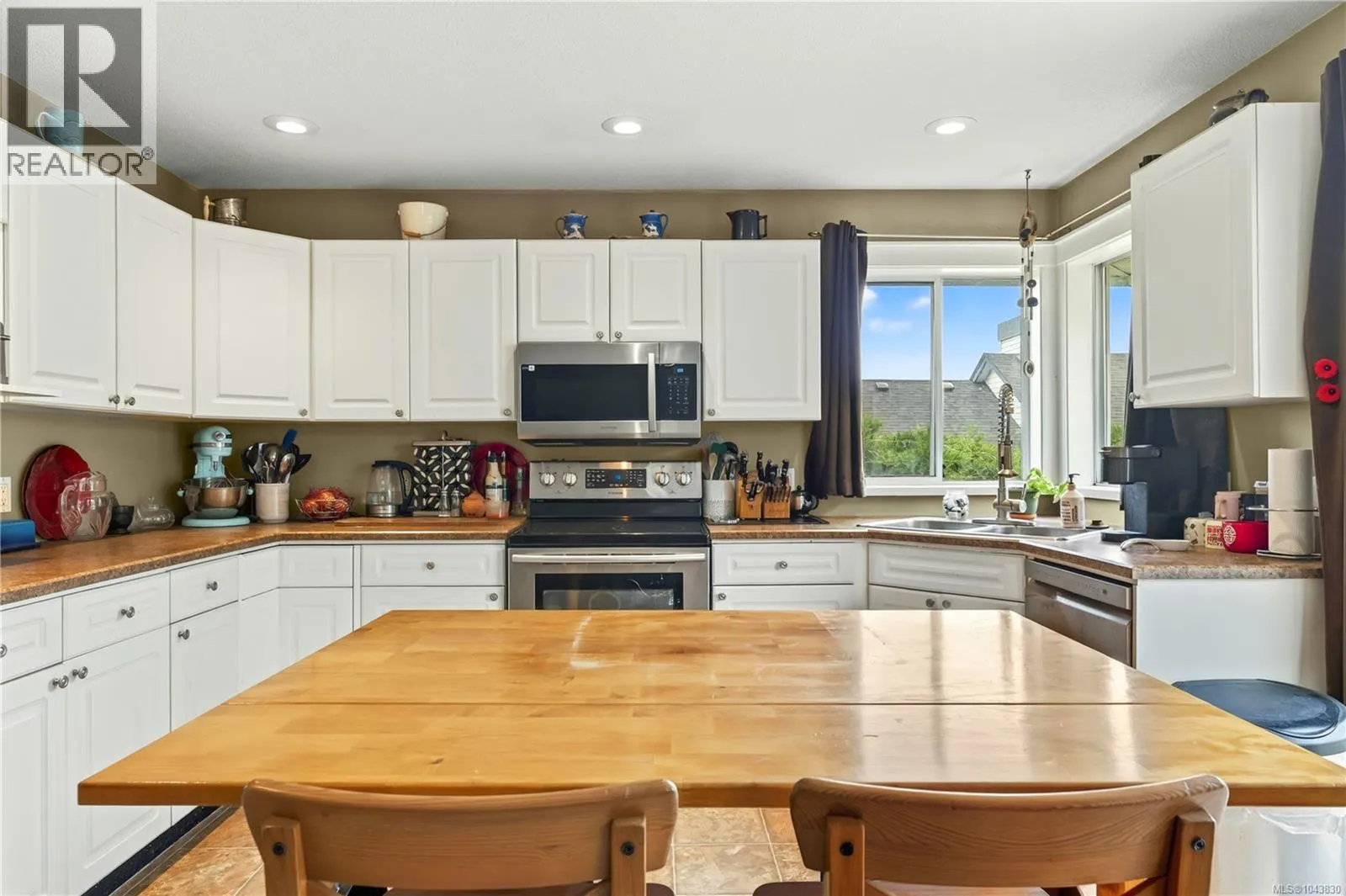 844 Therres Cres