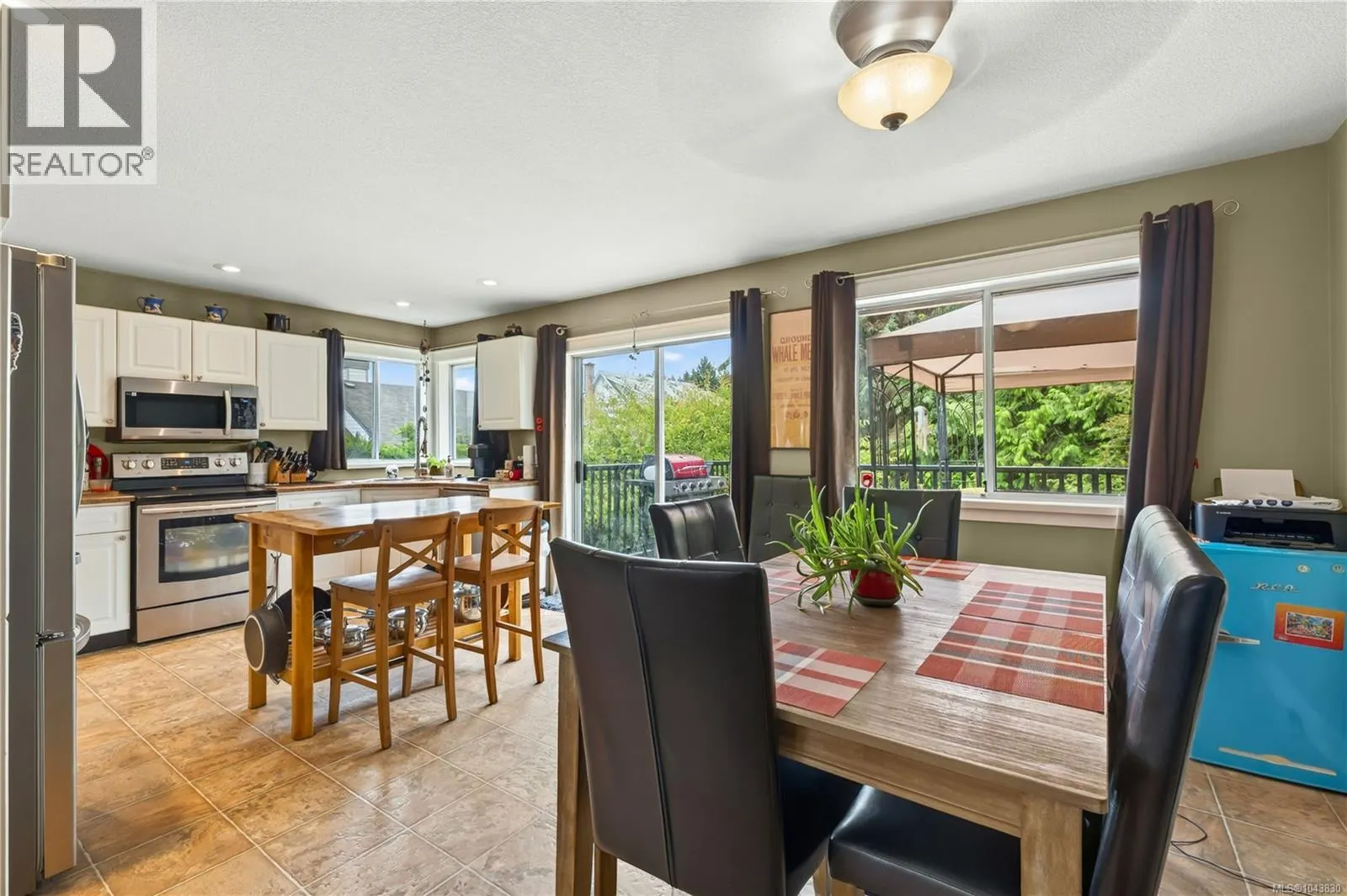 844 Therres Cres