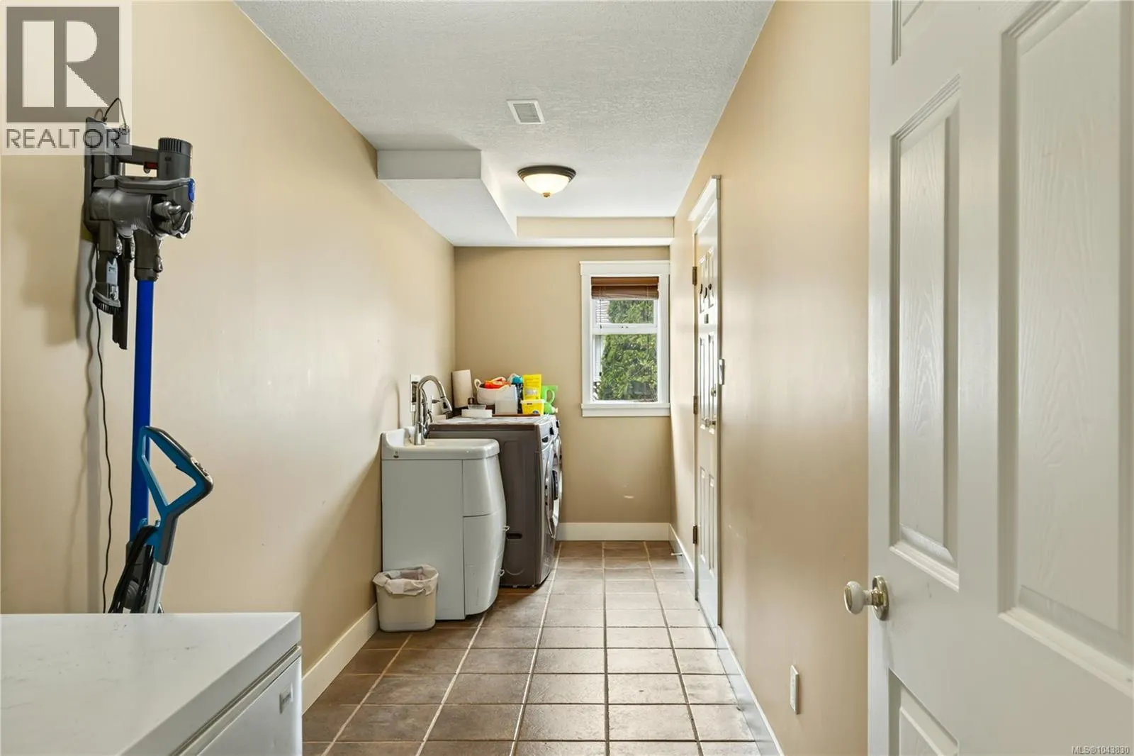 844 Therres Cres