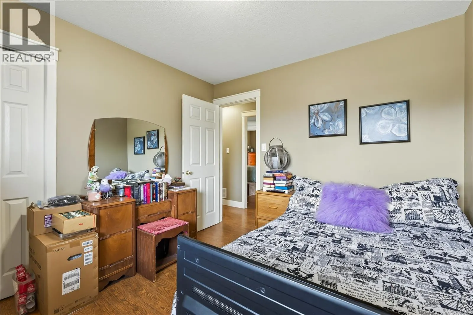 844 Therres Cres
