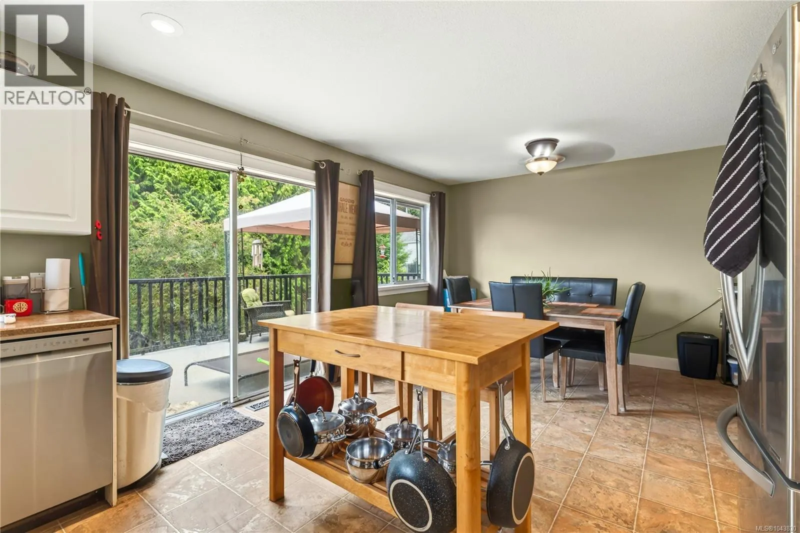 844 Therres Cres