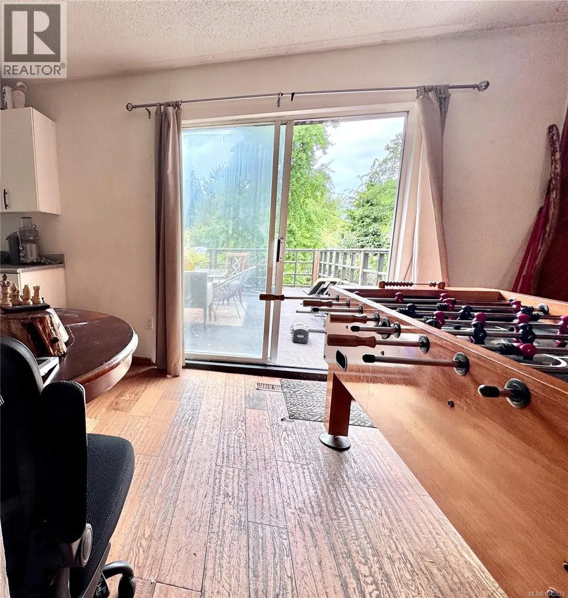 1690 Holly Cres