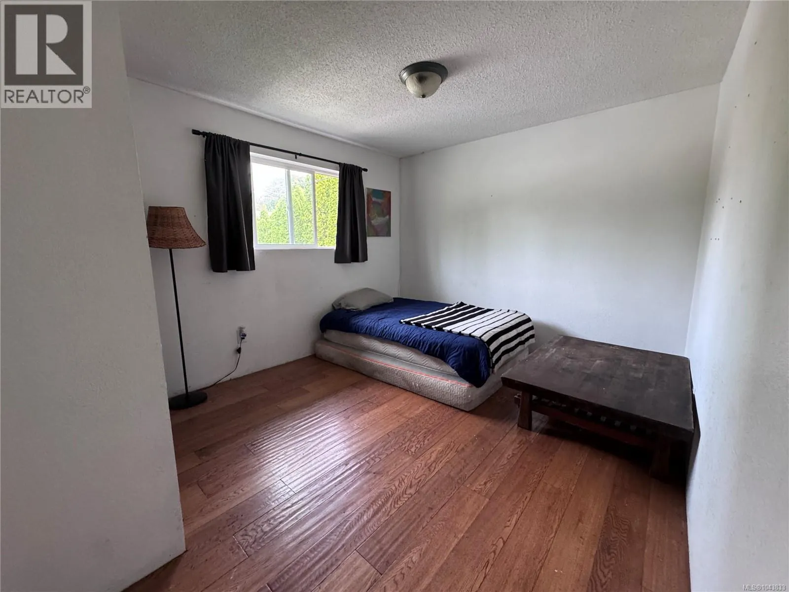 1690 Holly Cres