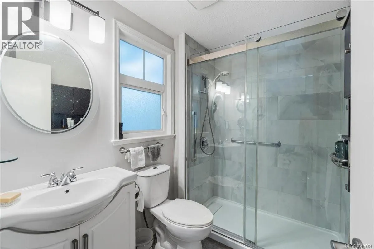 381 Dunsmuir Rd