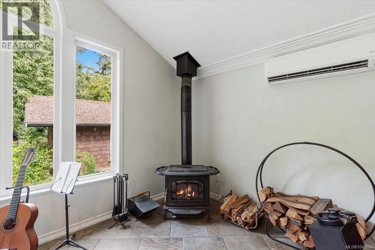 381 Dunsmuir Rd