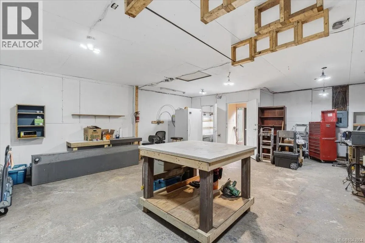 381 Dunsmuir Rd