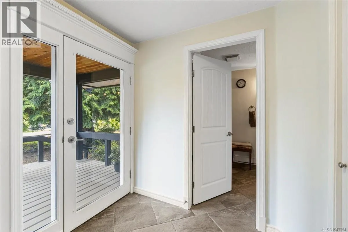 381 Dunsmuir Rd
