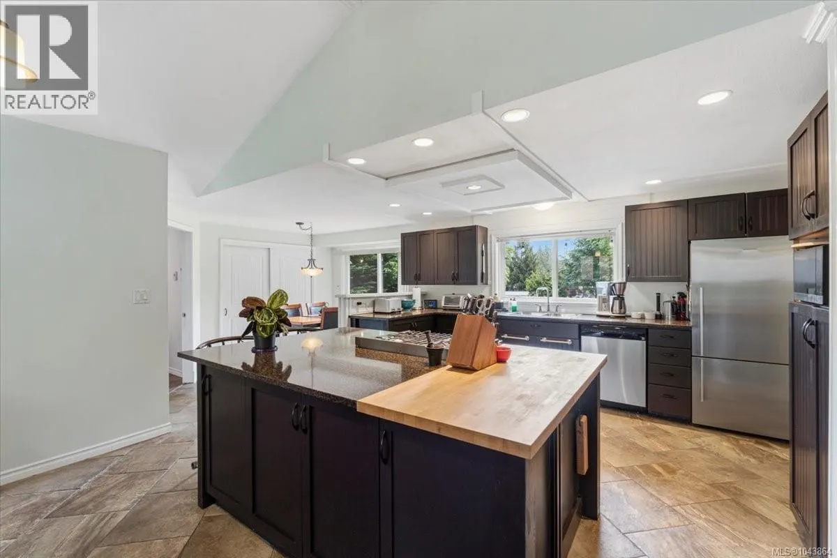 381 Dunsmuir Rd