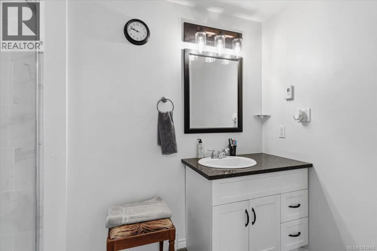 381 Dunsmuir Rd
