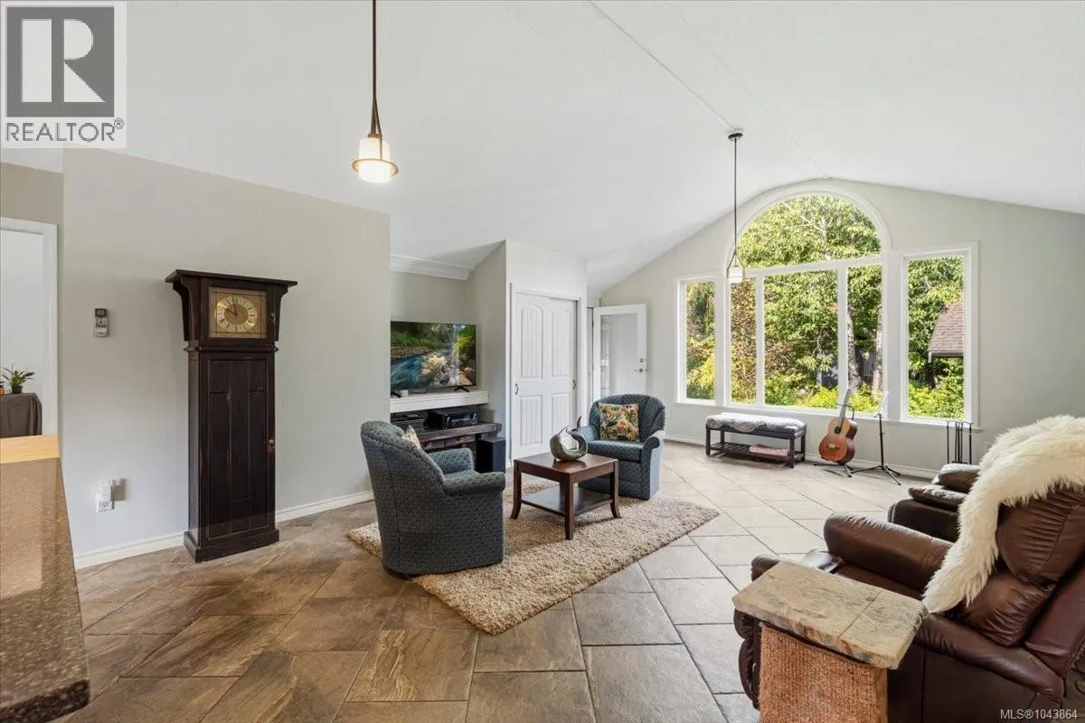 381 Dunsmuir Rd
