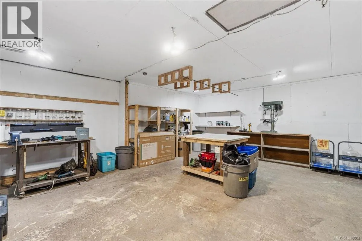 381 Dunsmuir Rd