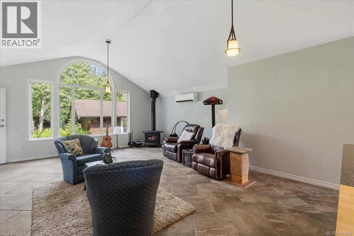 381 Dunsmuir Rd
